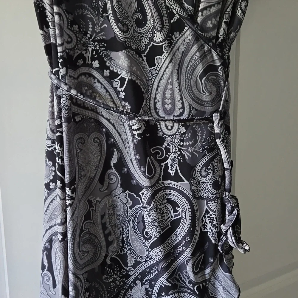 Dress - Picture 4 of 7